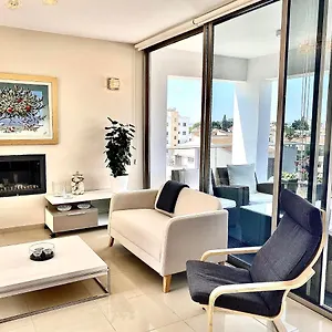 The Penthouse 401 דירה